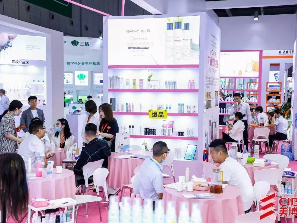 LONGWAY exhibition stand with product shelves and client meetings